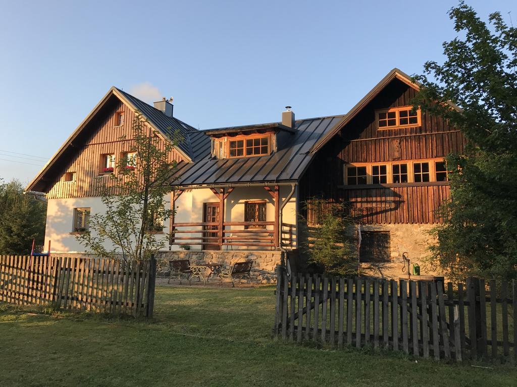 Ubytovani Na Slucim Tahu Prasily Exteriör bild